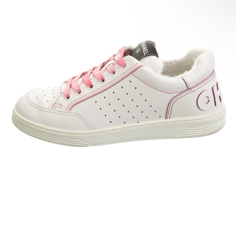 Chanel Women’s Interlocking CC Sneakers. - Picture 8 of 8